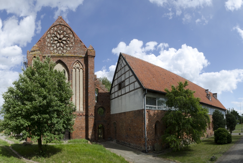 Kołbacz- kościół i dom konwersów. Foto Zbyszek Pajewski